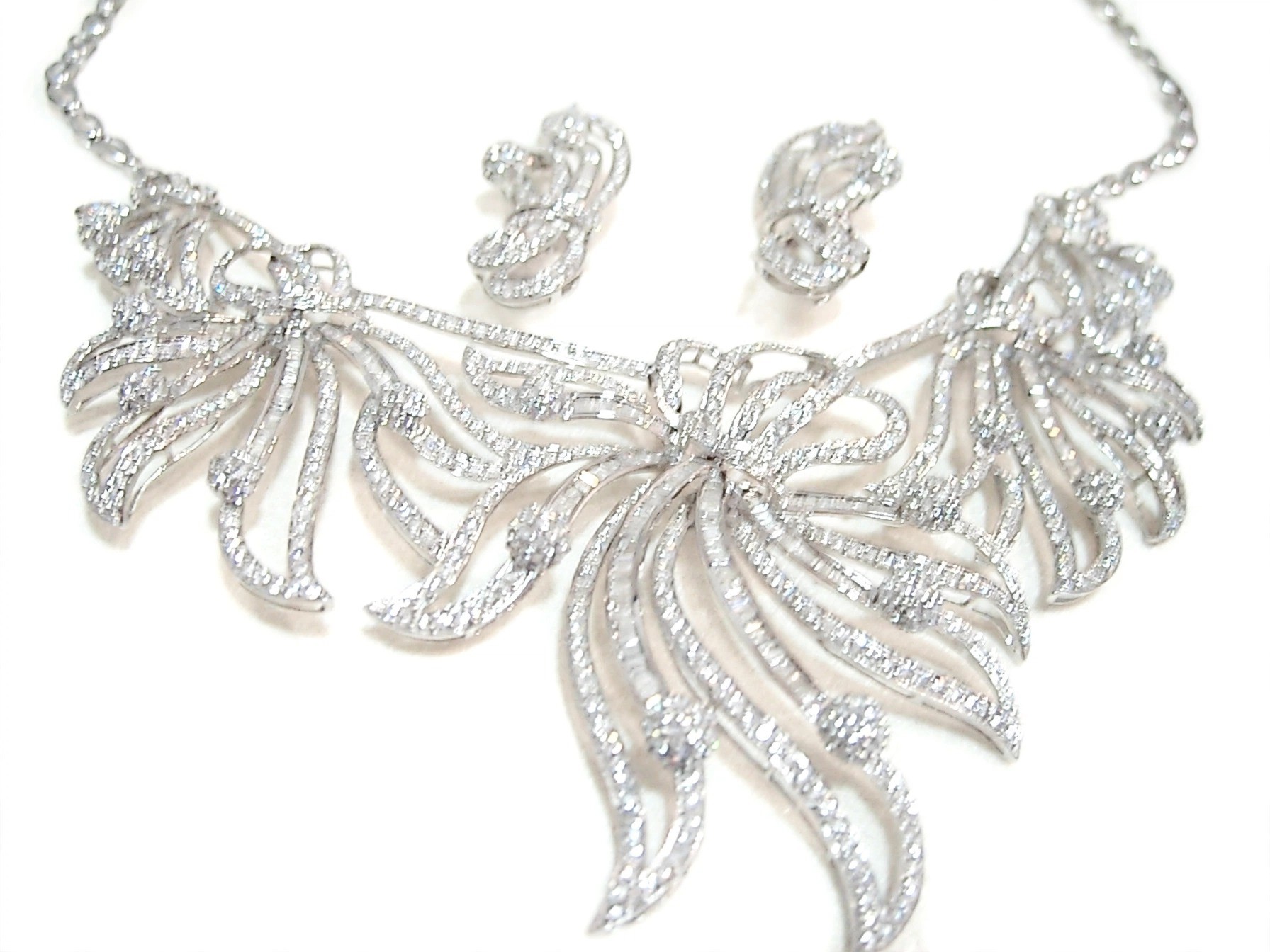 Conjunto em Ouro Branco 18k com Diamante