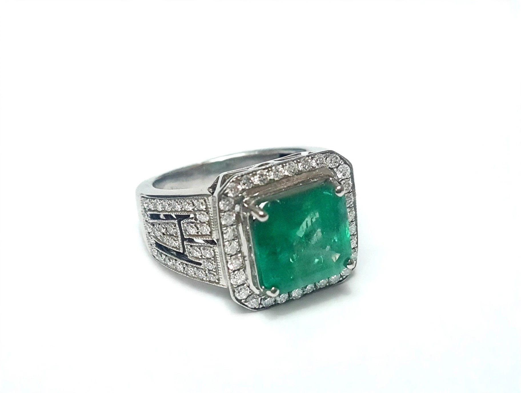 Anel em Ouro Branco 18k com Esmeralda
