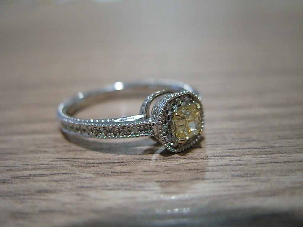Anel Solitário em Ouro 18k com Diamante — vista 3