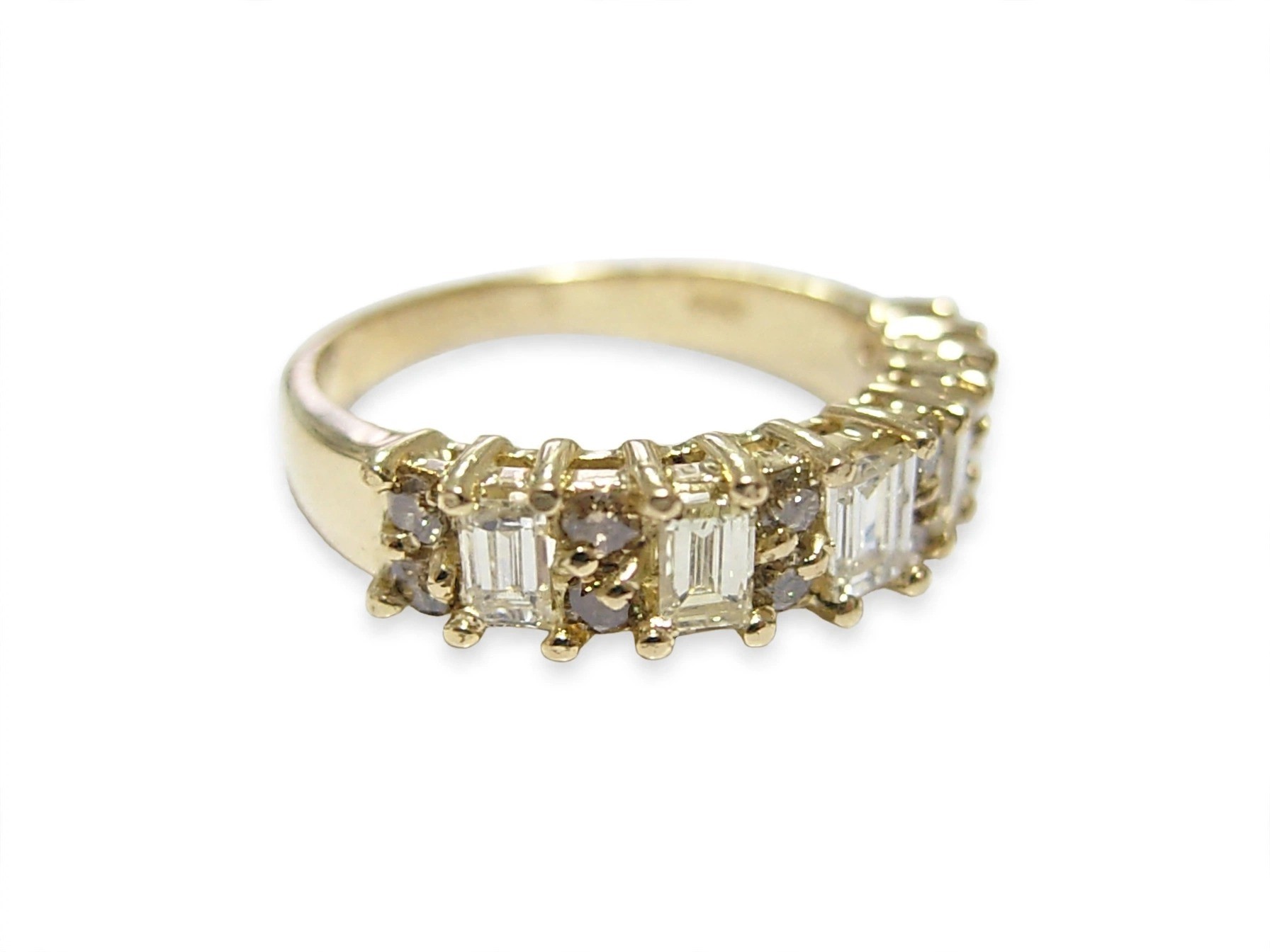 Meia Aliança Baguete em Ouro Amarelo 18k com Diamante