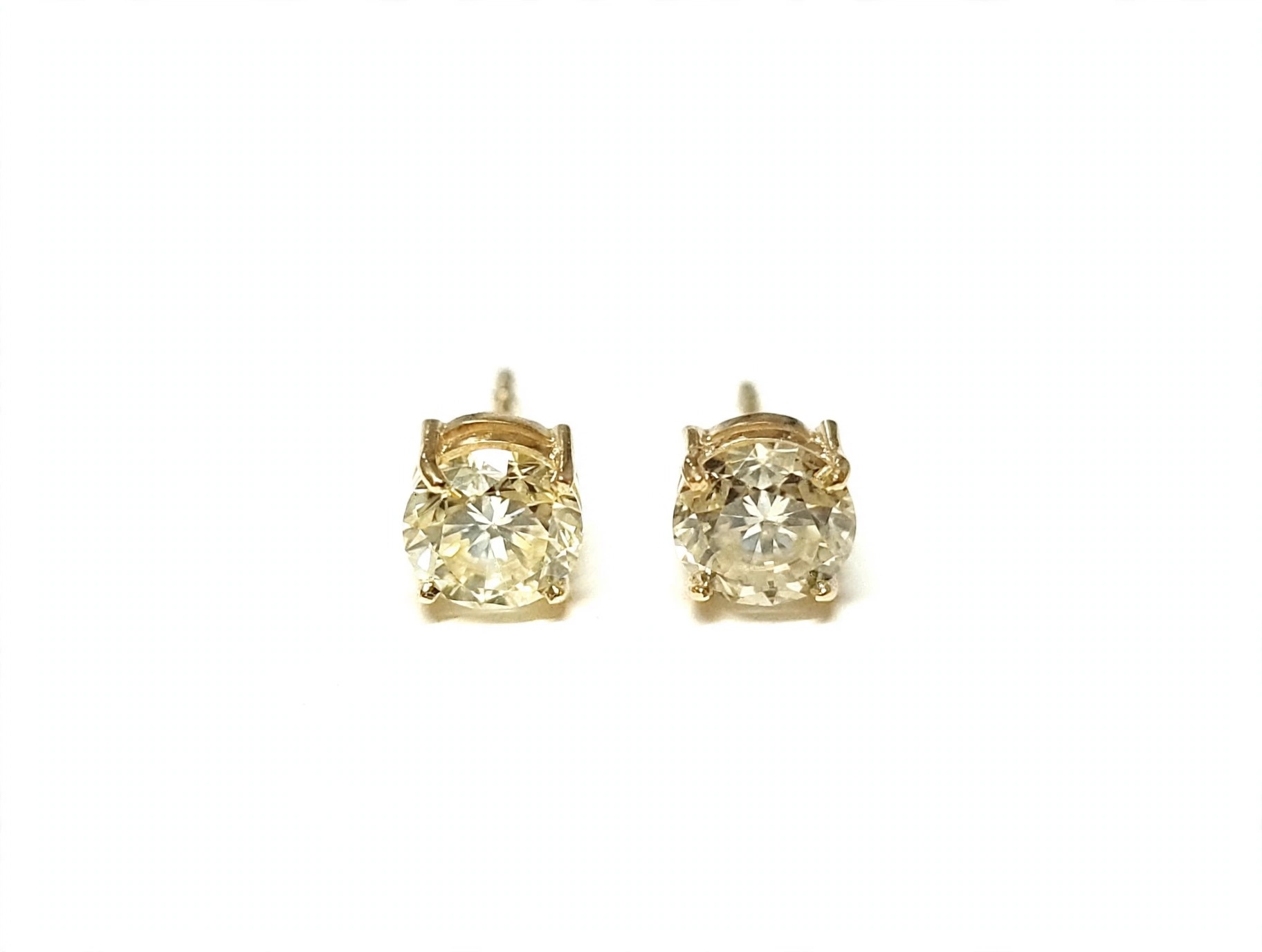 Brinco Solitário em Ouro 18k