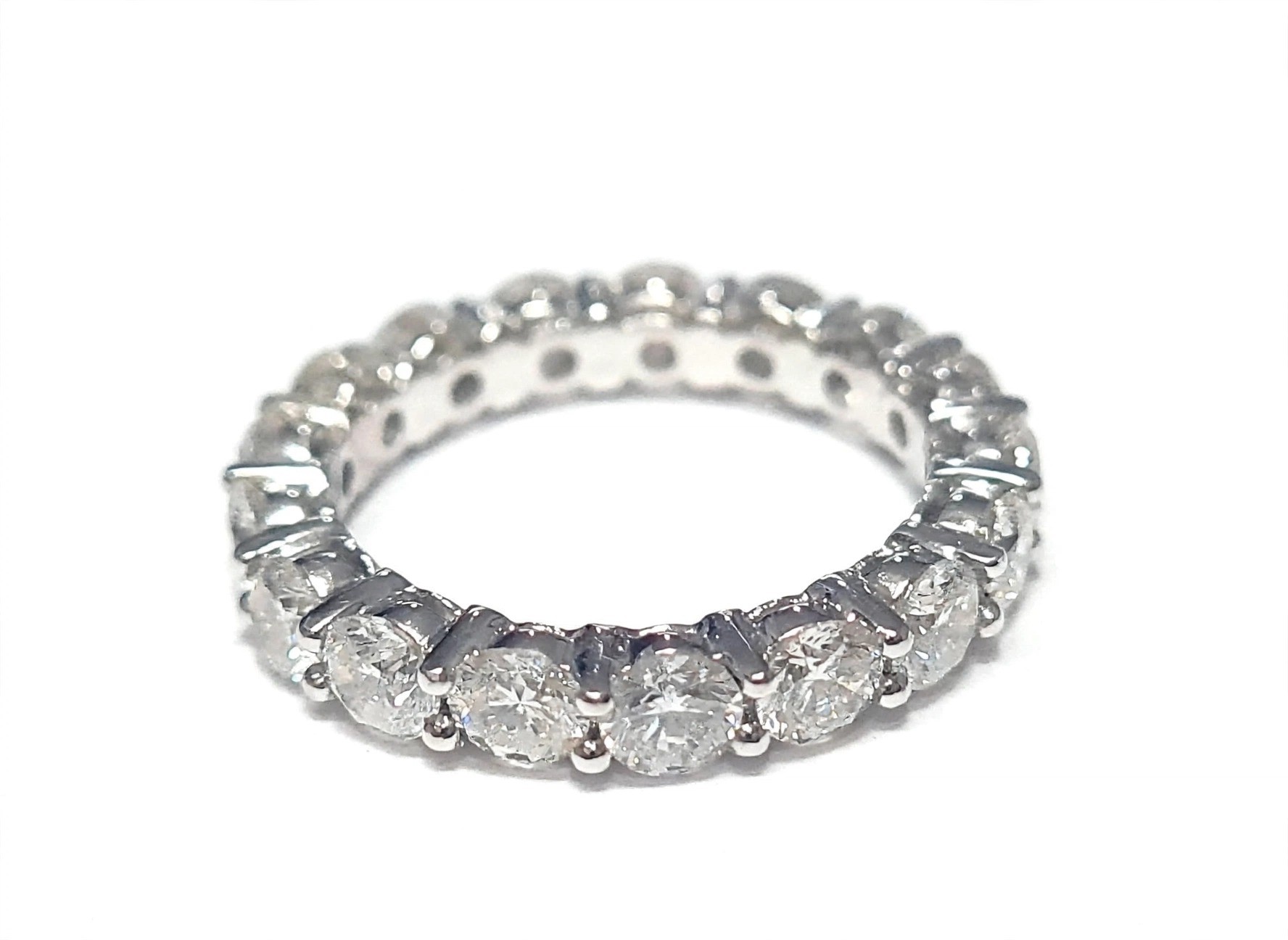 Aliança em Ouro Branco 18k com Diamante