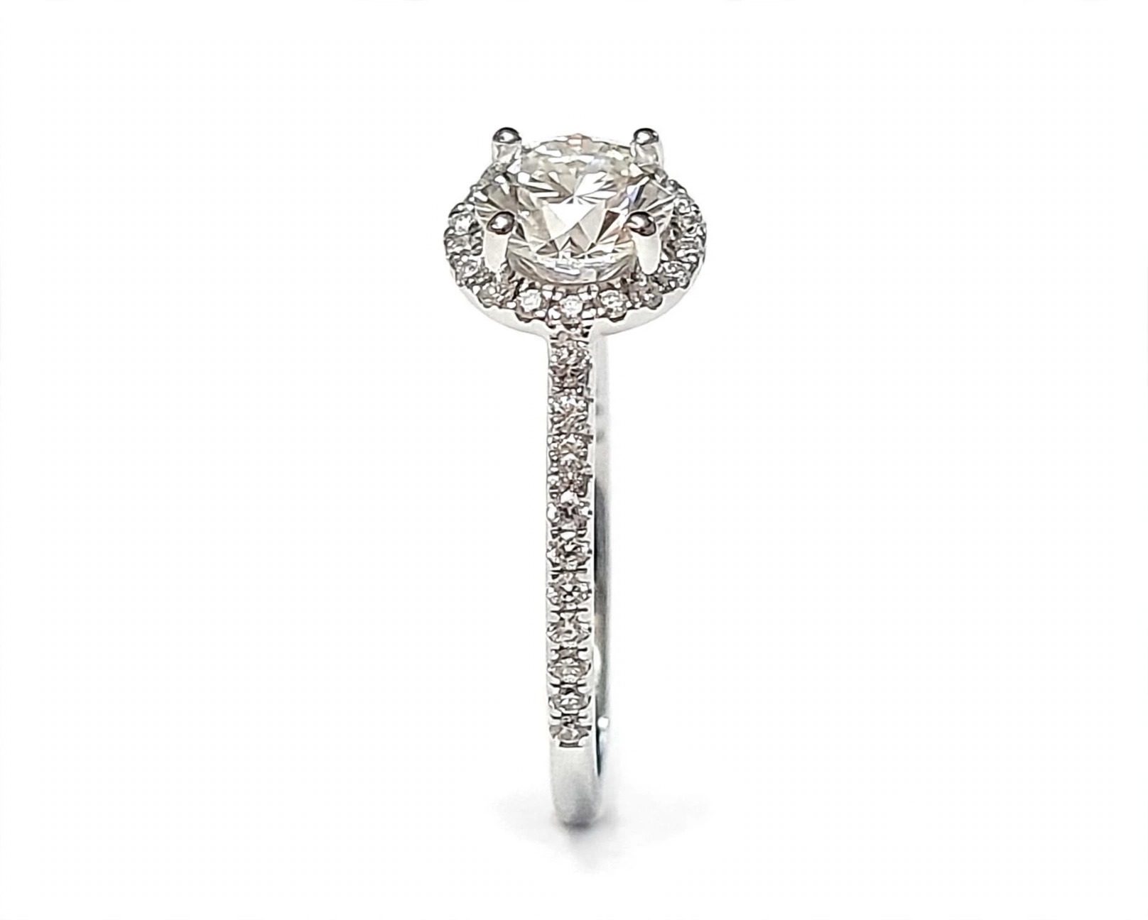 Anel Solitário em Ouro Branco 18k com Diamante