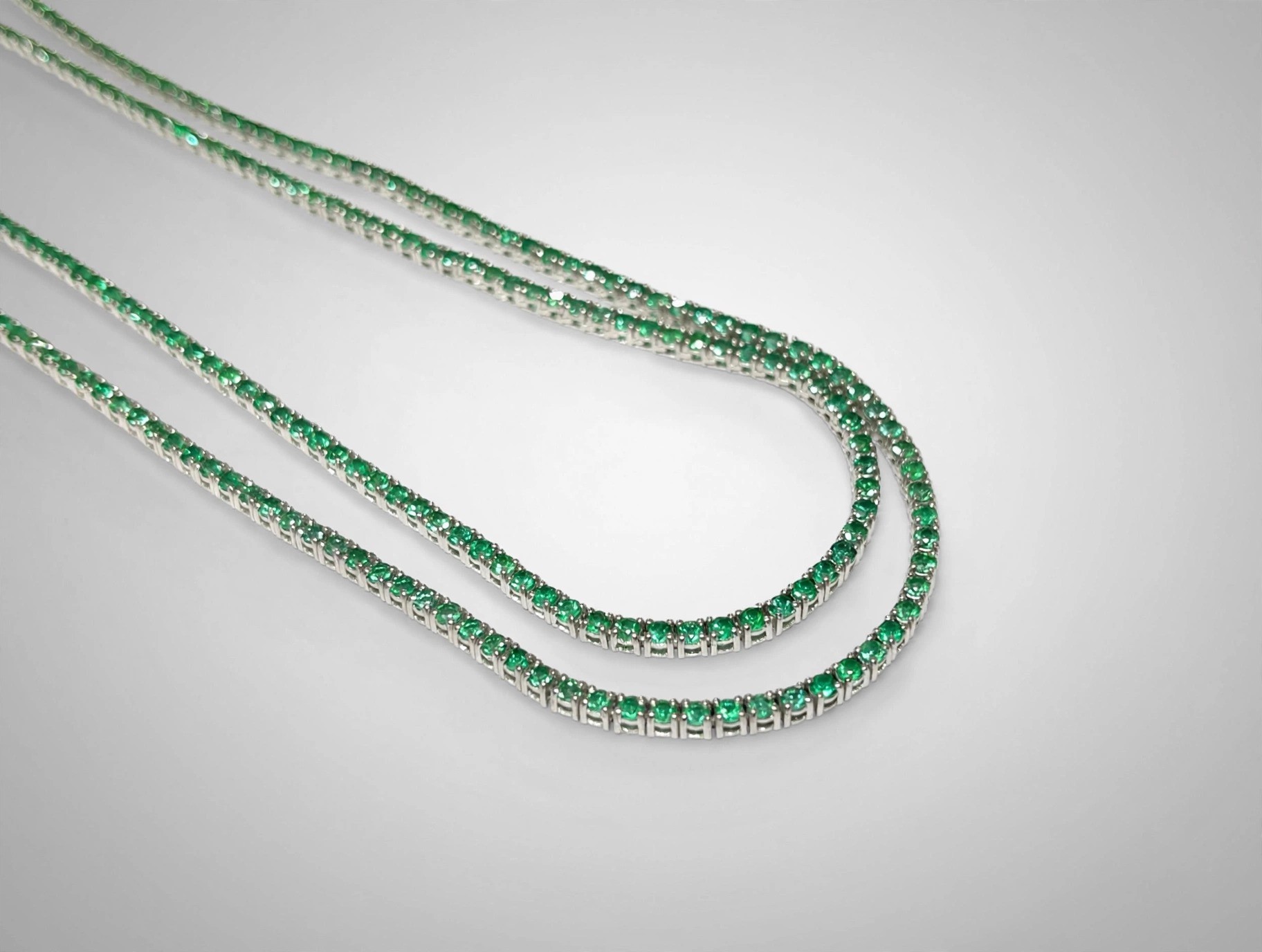 Colar Riviera em Ouro Branco 18k com Esmeralda