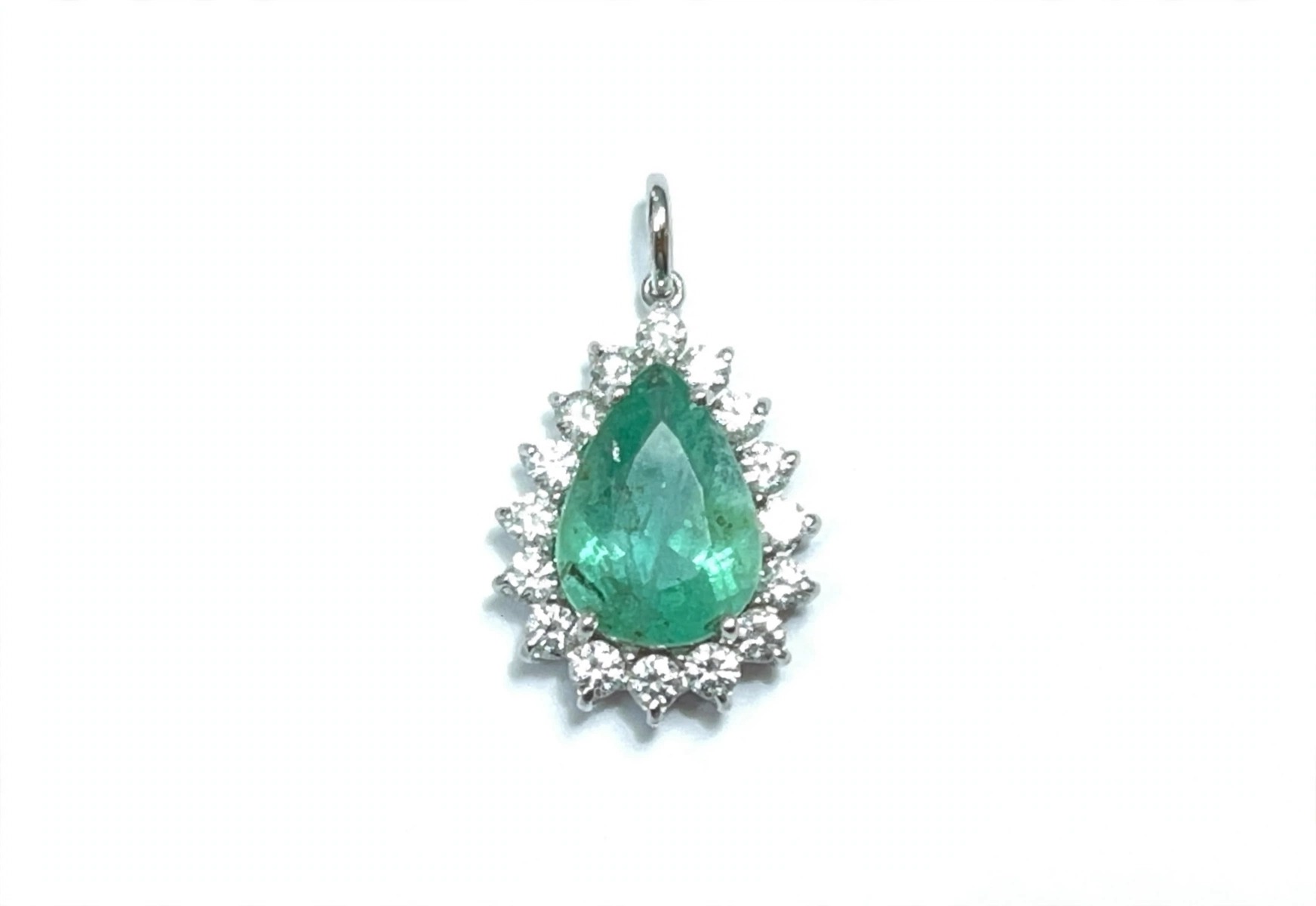 Pingente em Ouro Branco 18k com Diamante e Esmeralda