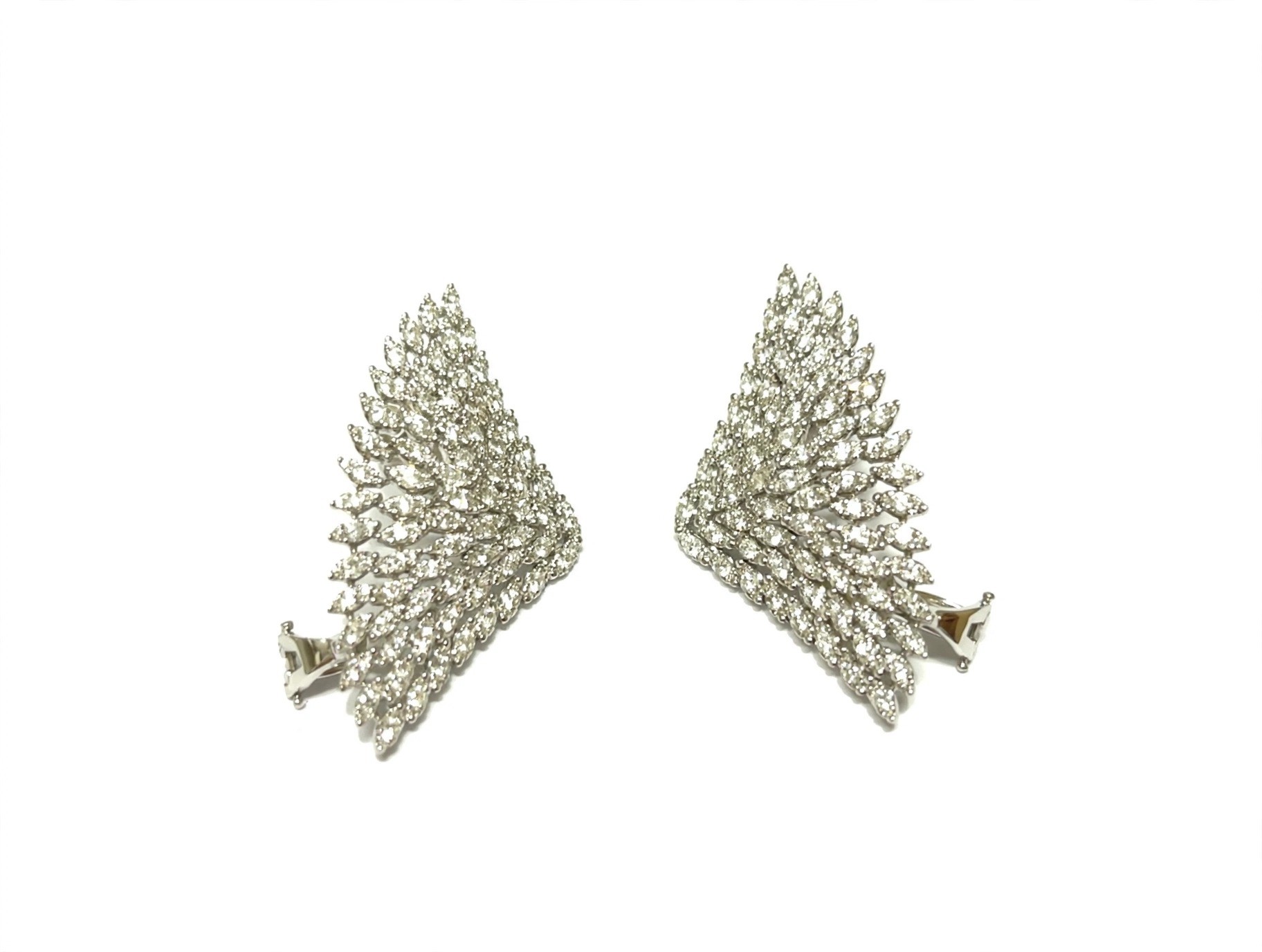 Brinco em Ouro 18k com Diamante
