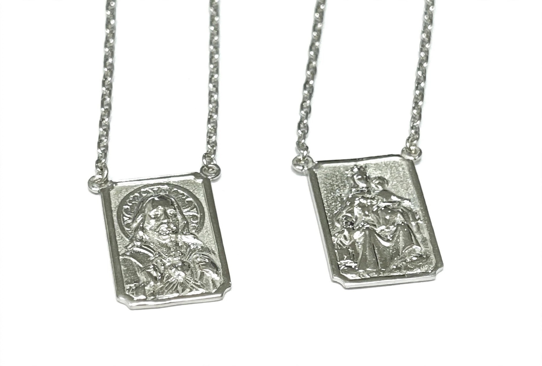 Escapulário em Ouro Branco 18k