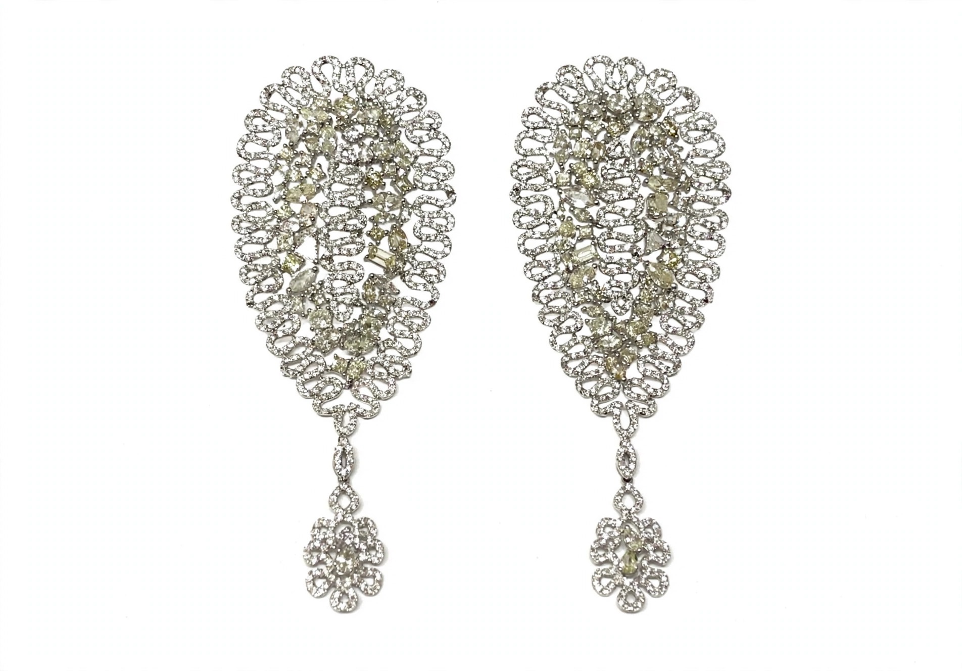 Brinco em Ouro Branco 18k
