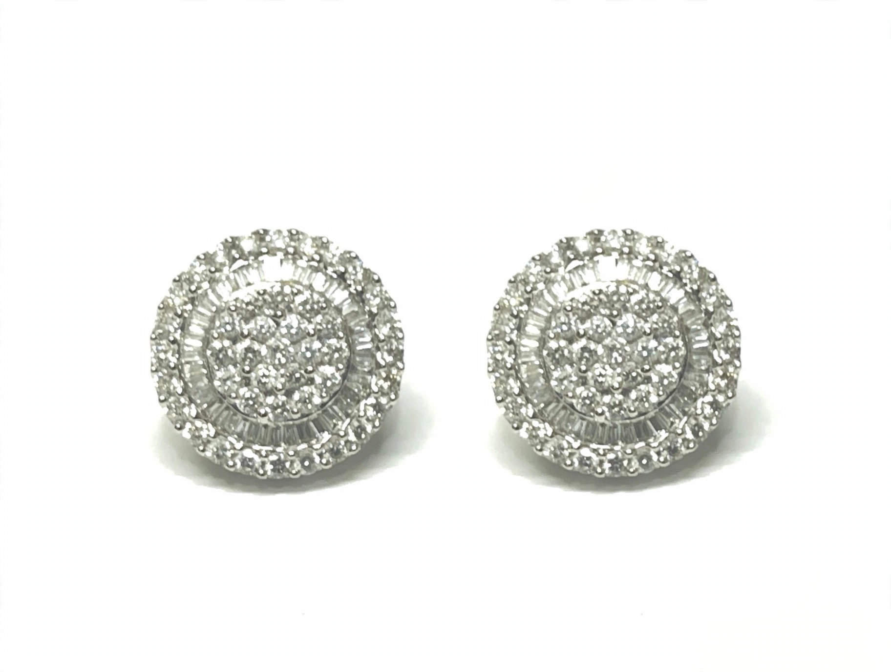 Brinco em Ouro Branco 18k com Diamante