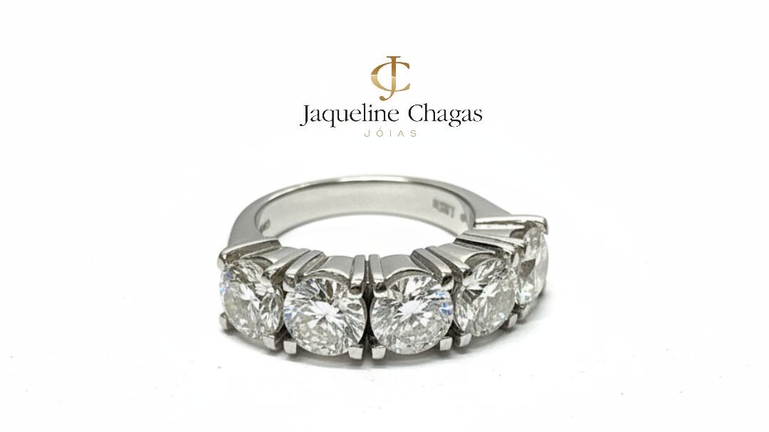 Aliança em Ouro Branco 18k com Diamante