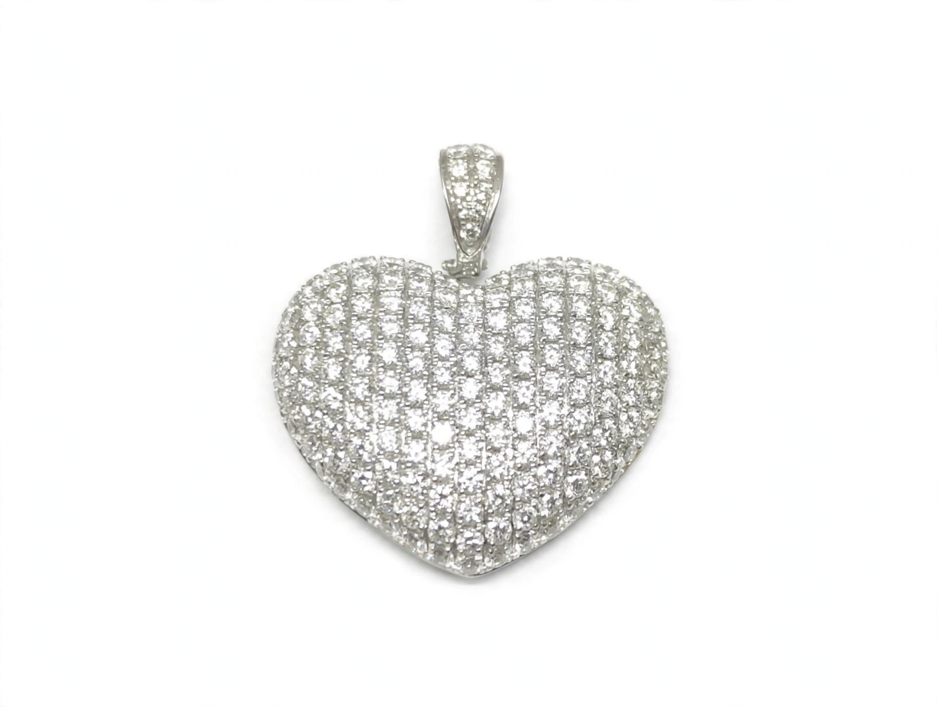 Pingente Coração em Ouro Branco 18k com Diamante