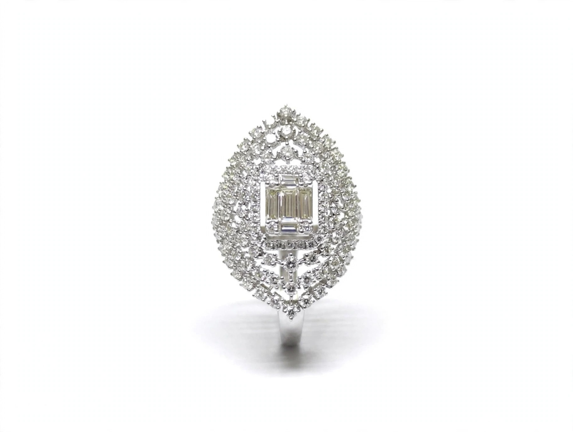 Anel em Ouro Branco 18k com Diamante