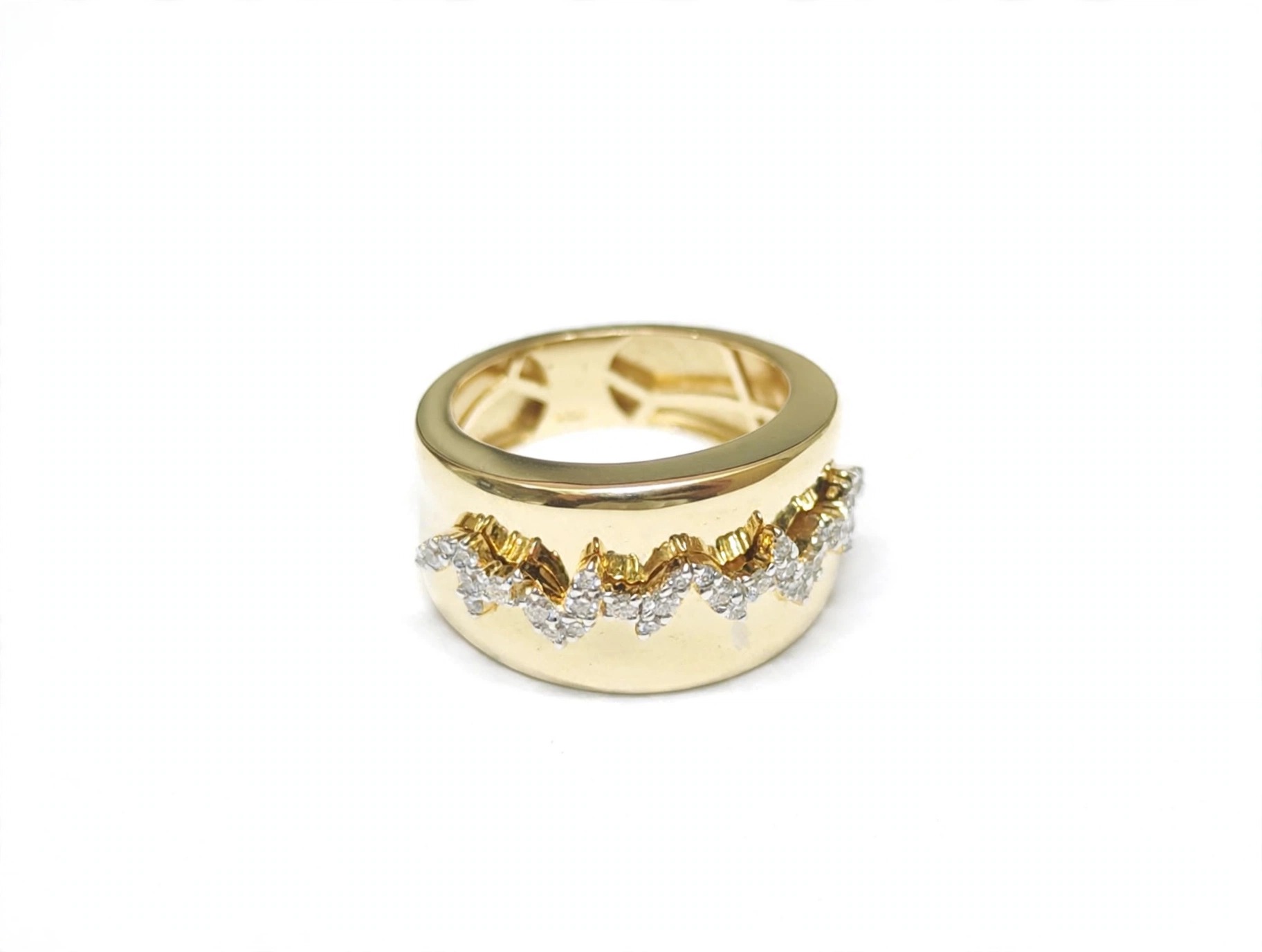 Anel em Ouro Amarelo 18k com Diamante