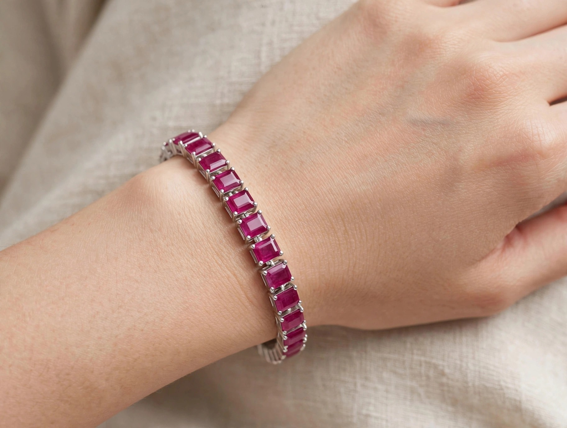 Pulseira em Ouro Branco 18k com Rubi — vista 2