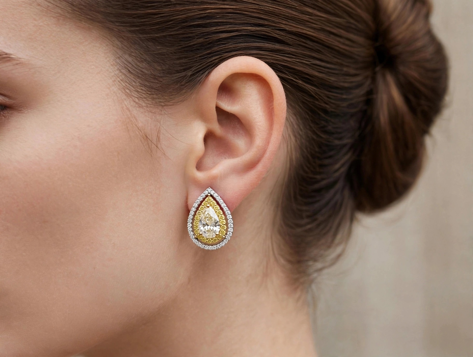 Brinco em Ouro Branco 18k com Diamante — vista 2