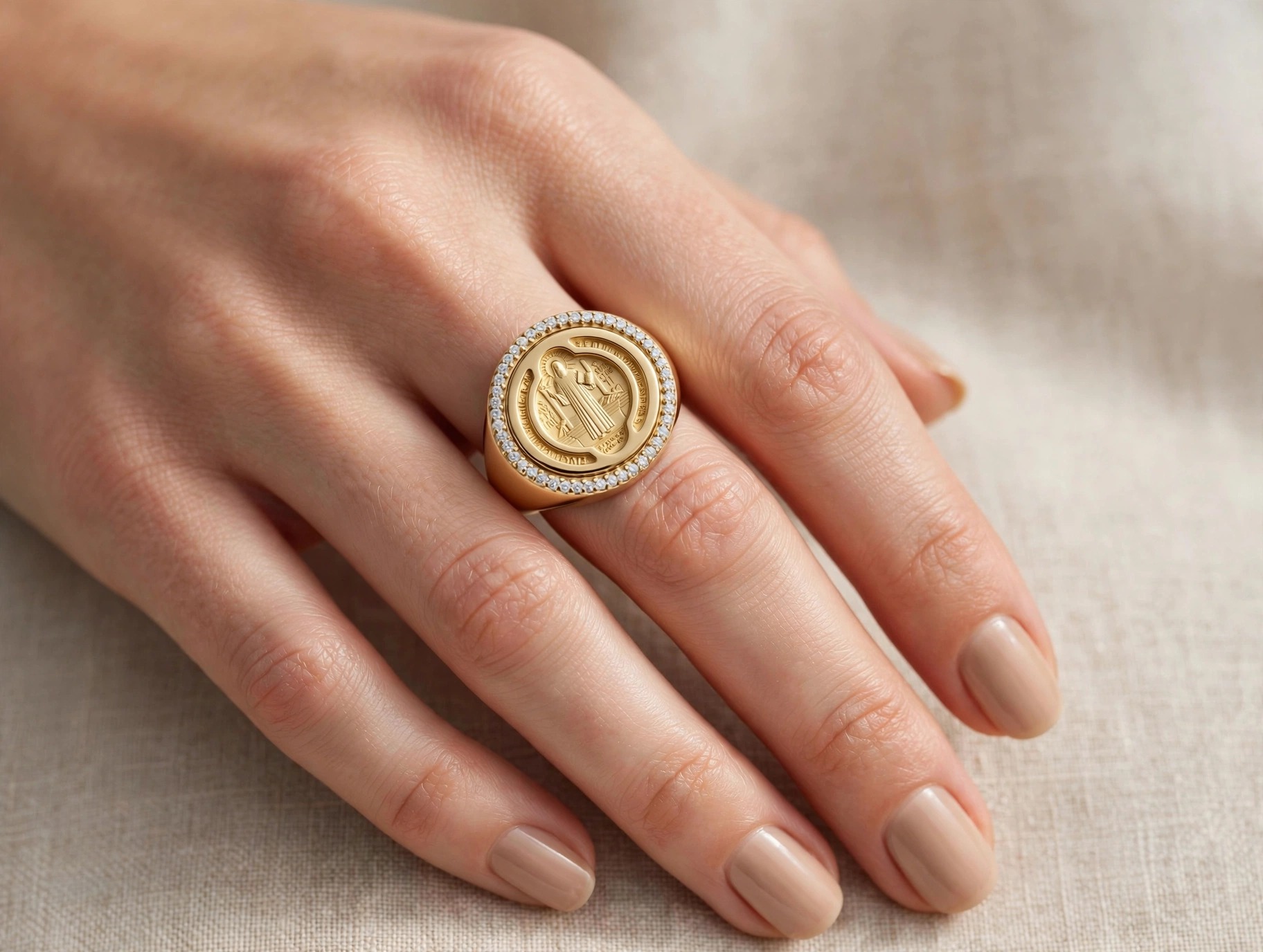 Anel em Ouro Amarelo 18k com Diamante — vista 2