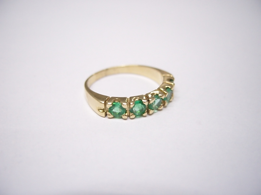 Aliança em Ouro Amarelo 18k com Esmeralda — vista 3