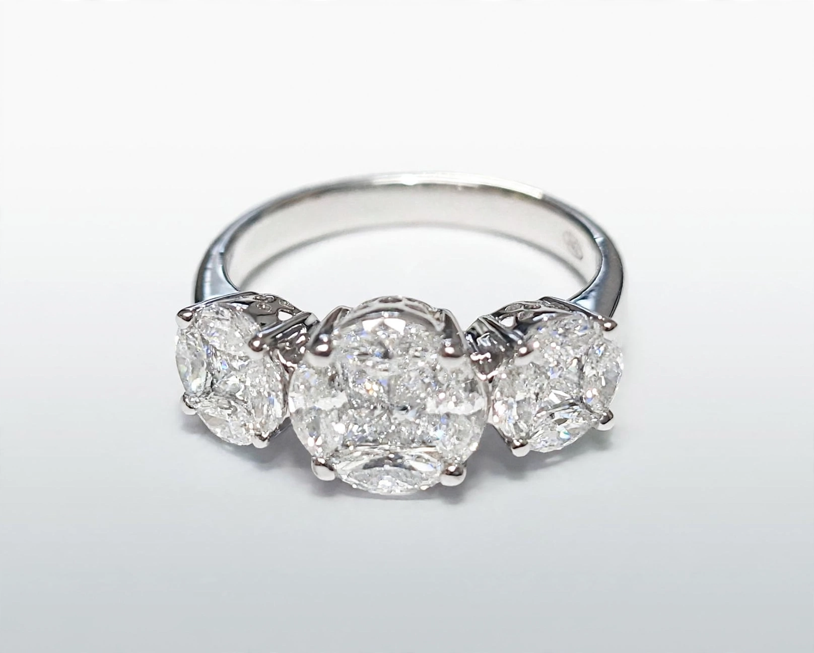 Anel Solitario Ilusion Ouro Branco 5 Gr Aprox com 1.58 Ct