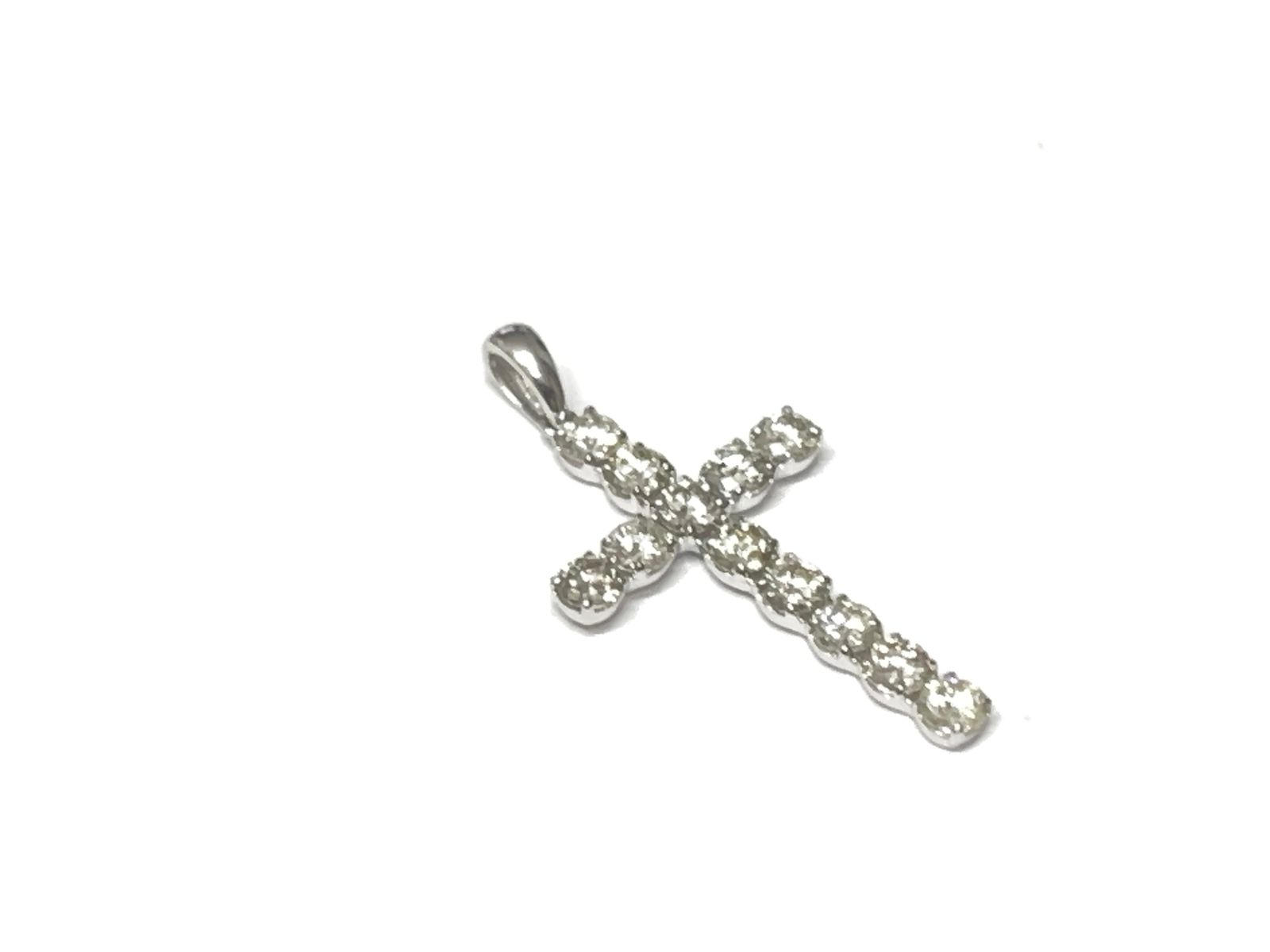 Pingente Cruz em Ouro Branco 18k com Diamante — vista 3