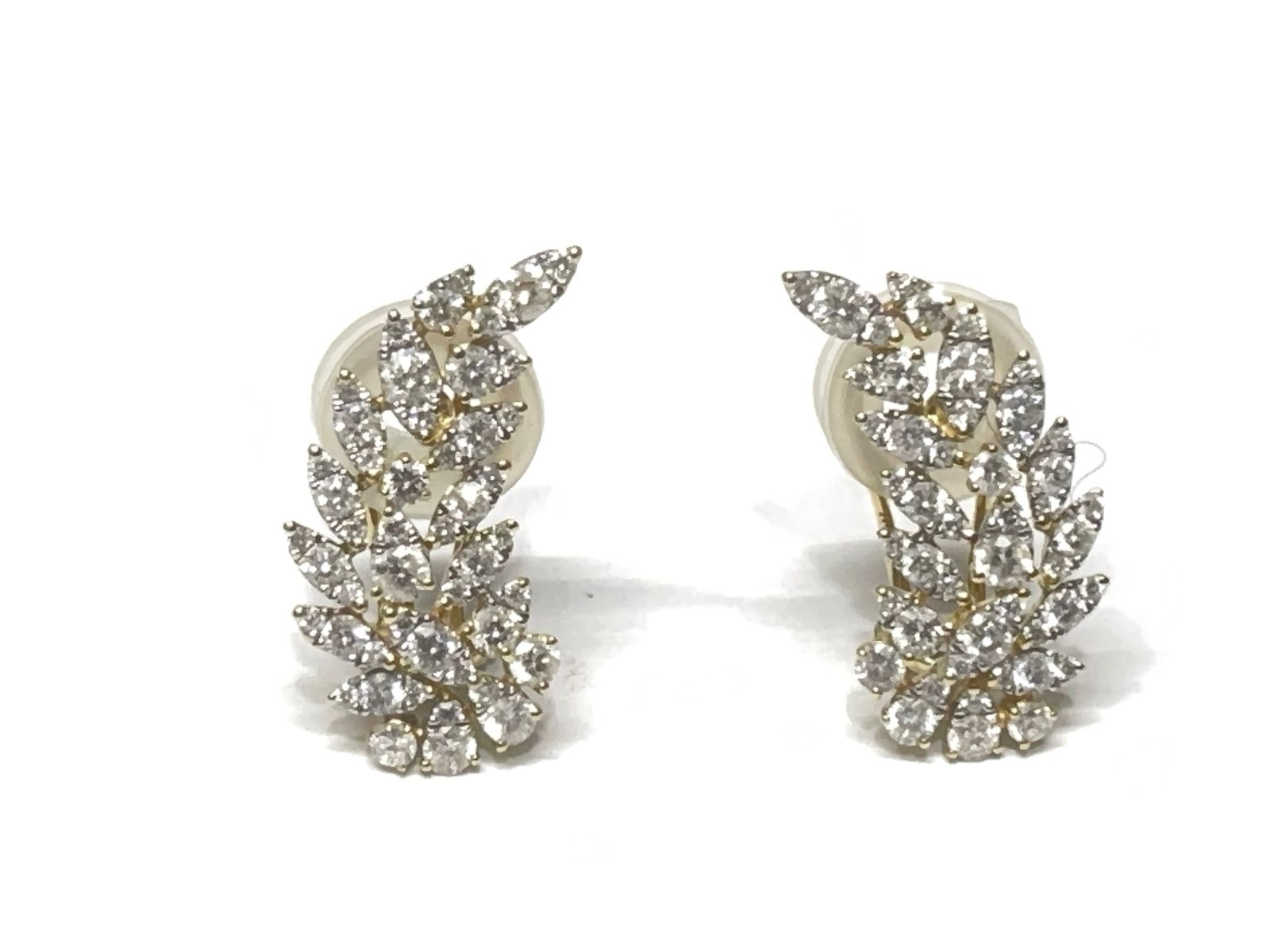Brinco em Ouro Amarelo 18k com Diamante — vista 3