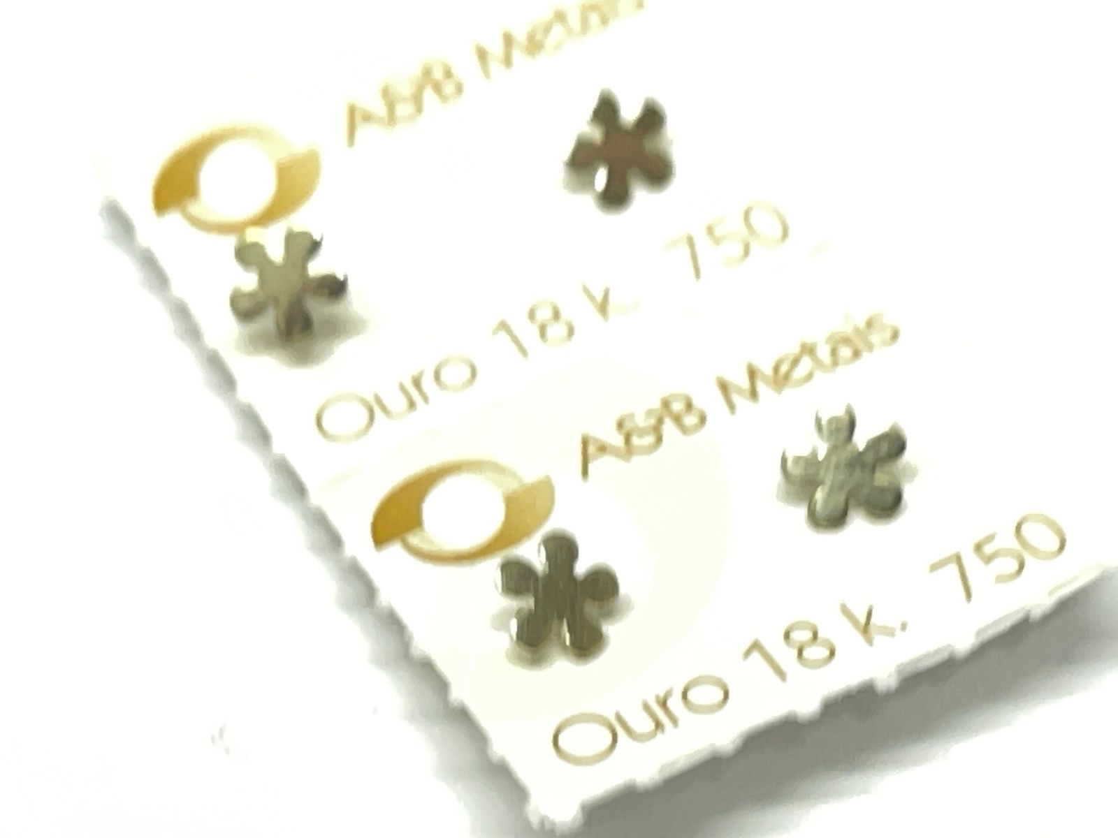 Brinco Infantil Flor em Ouro Amarelo 18k — vista 3