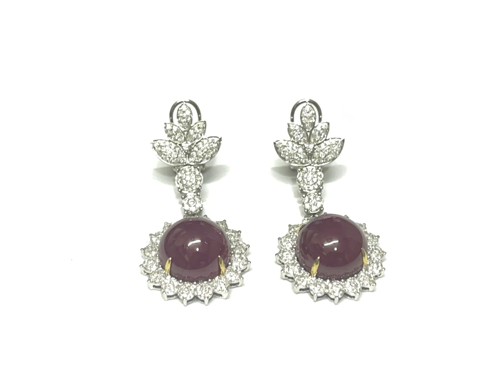 Brinco em Ouro Branco 18k com Diamante e Rubi