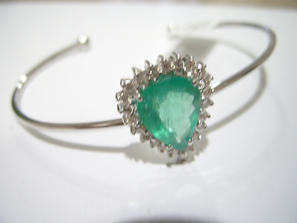 Pulseira Ob Esmeralda Gota de 3.80 Ct + 73 Pontos de Diamantes