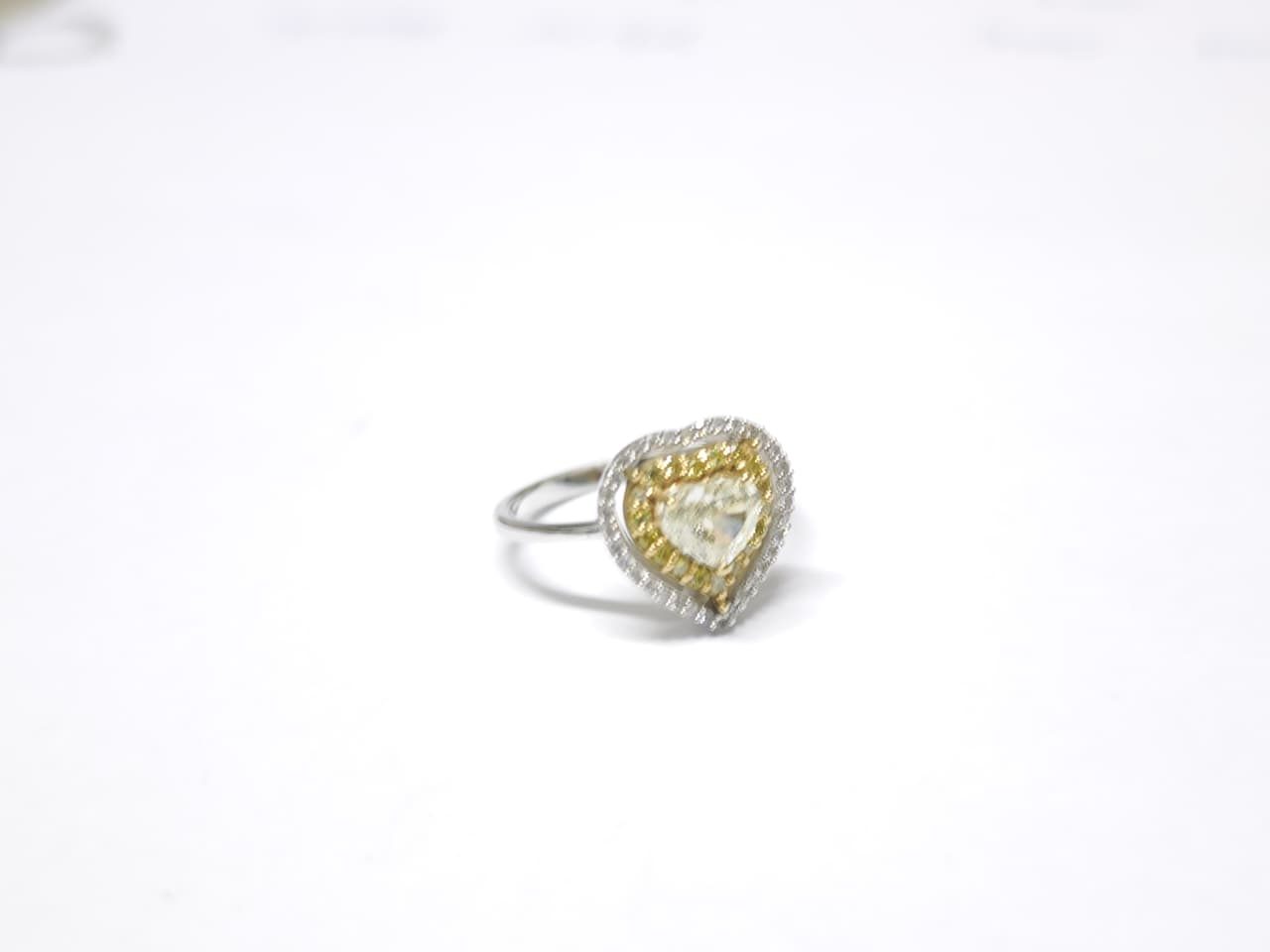 Anel Coração em Ouro Branco 18k com Diamante — vista 3