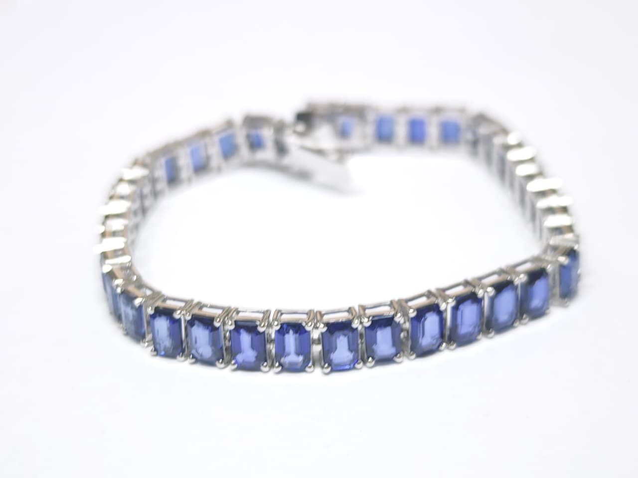 Pulseira em Ouro Branco 18k com Safira — vista 3