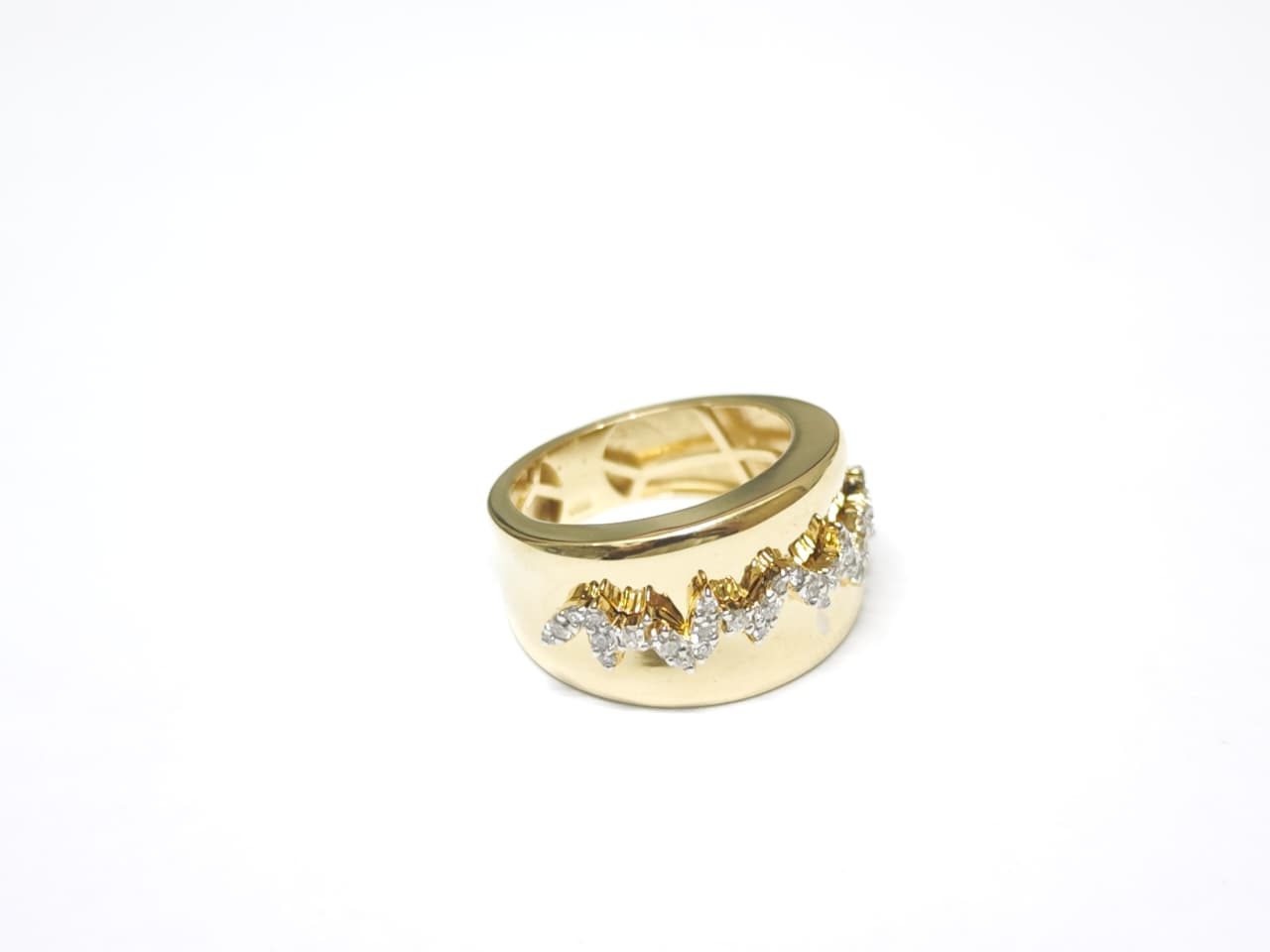 Anel em Ouro Amarelo 18k com Diamante — vista 3