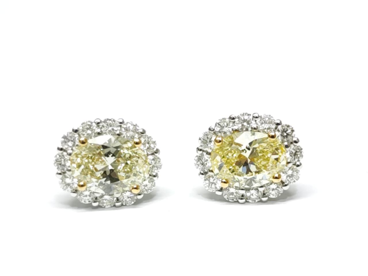 Brinco Solitário em Ouro Branco 18k com Diamante — vista 3